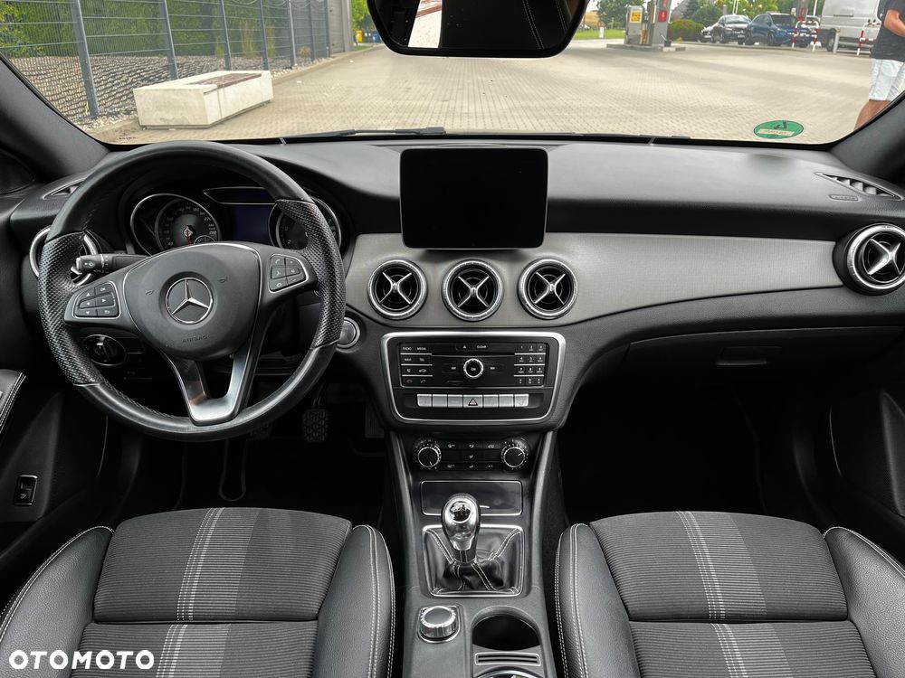 Mercedes-Benz CLA 180 - 12