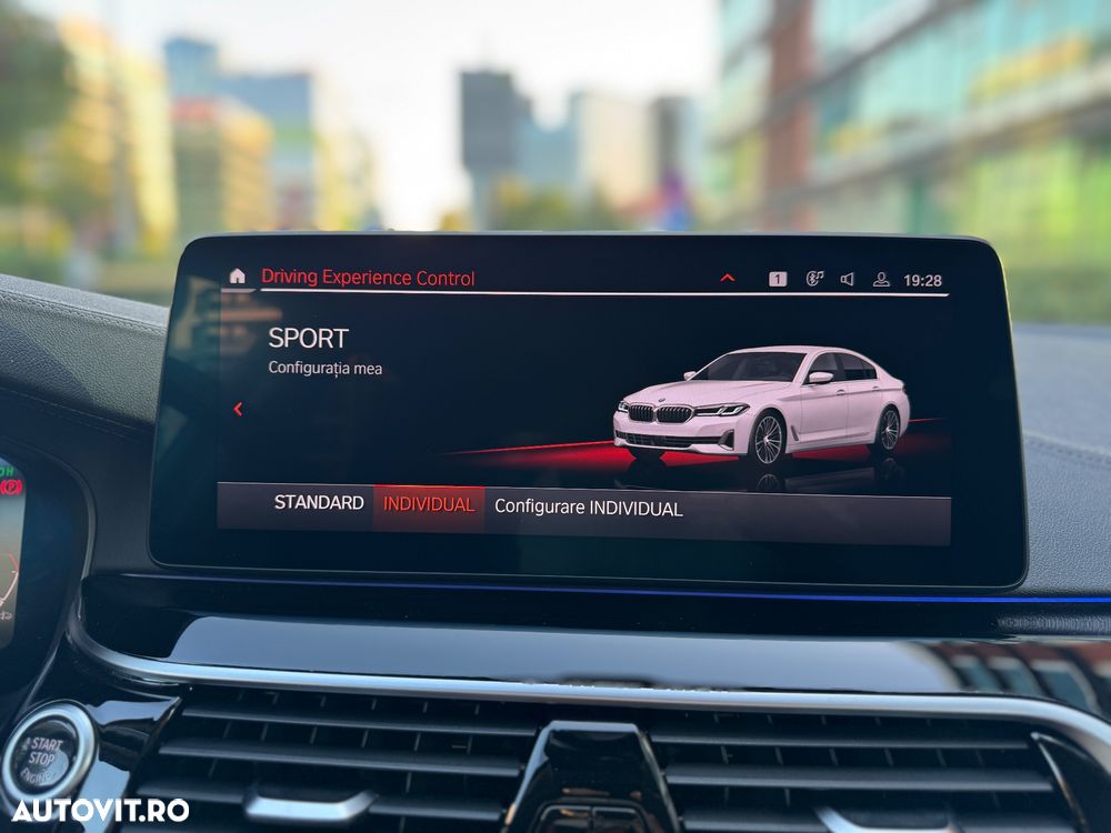 BMW Seria 5 530d xDrive AT MHEV - 35