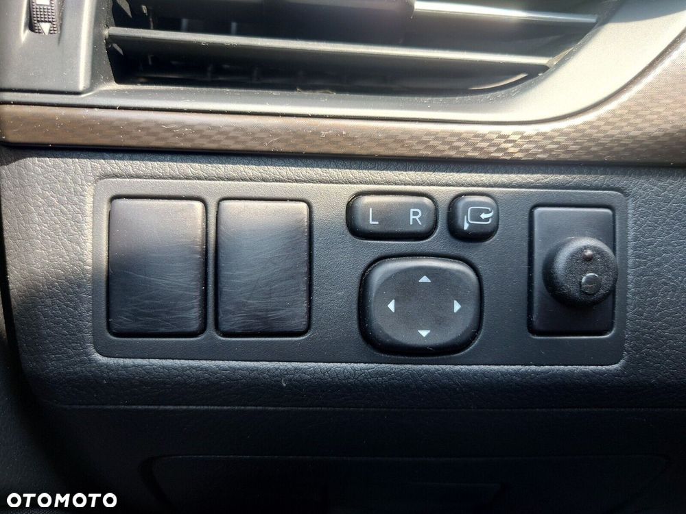 Toyota Avensis 1.8 Premium - 10
