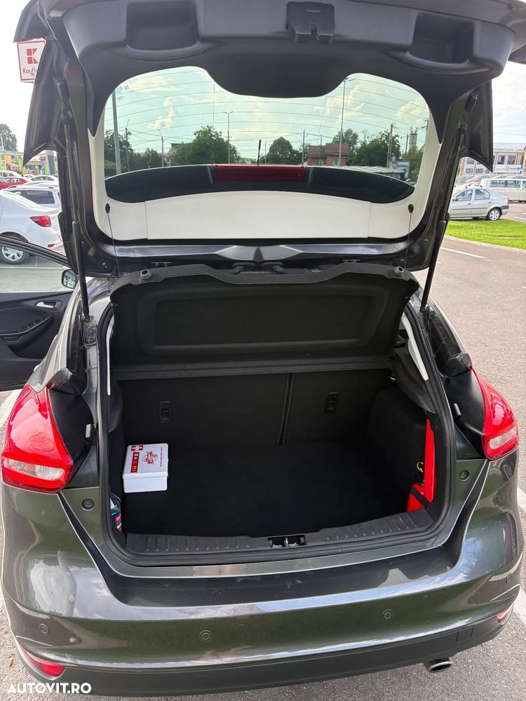 Ford Focus 1.5 EcoBoost Titanium - 10