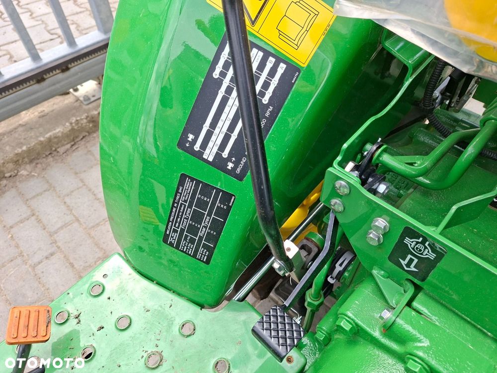 John Deere 3028 En 4X4 - 13