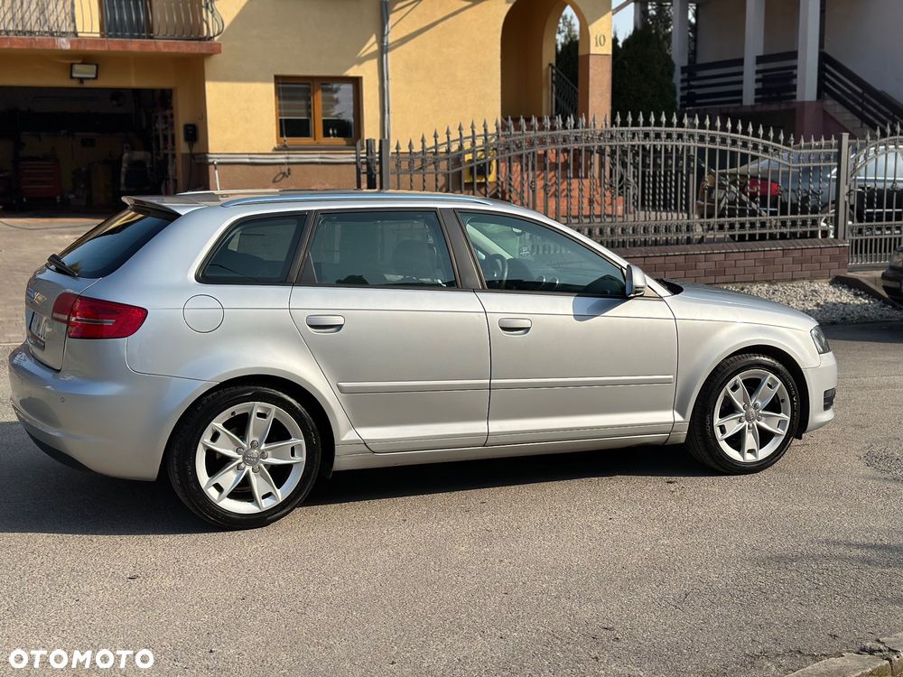 Audi A3 Sportback 1.6 TDI DPF S line Sportpaket - 9