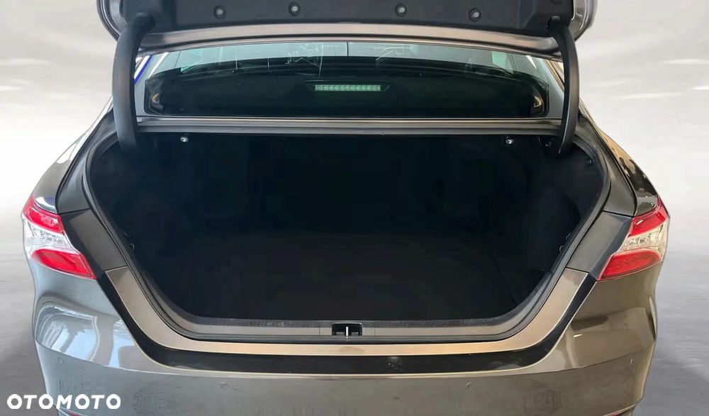 Toyota Camry Executive - 11