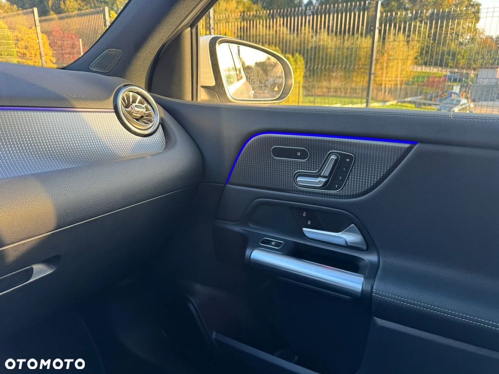 Mercedes-Benz GLA 250 8G-DCT - 24