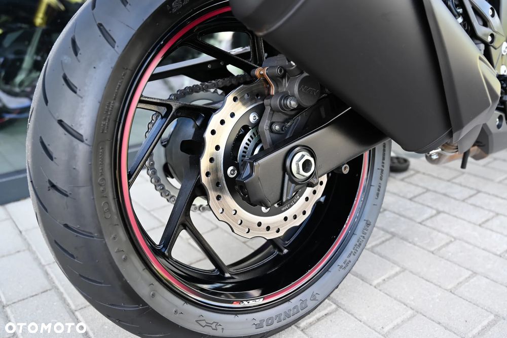 Suzuki GSX - 37