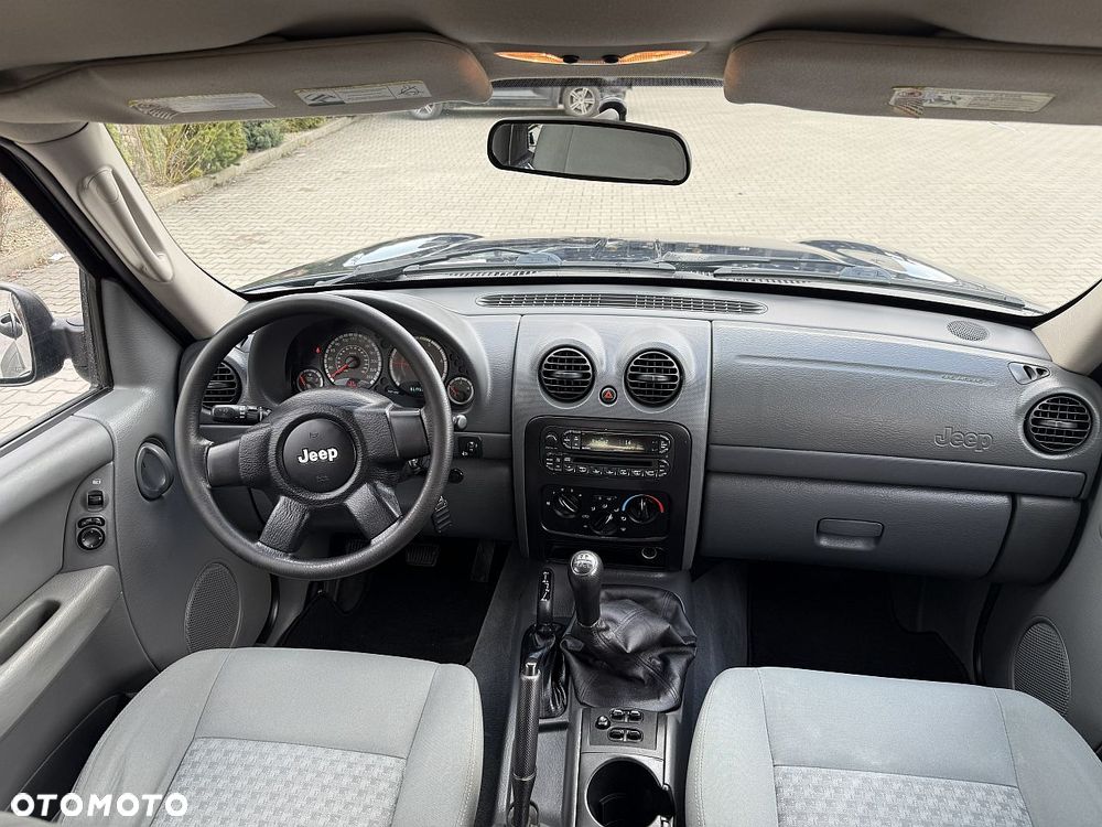 Jeep Cherokee 2.8 CRD Sport - 8