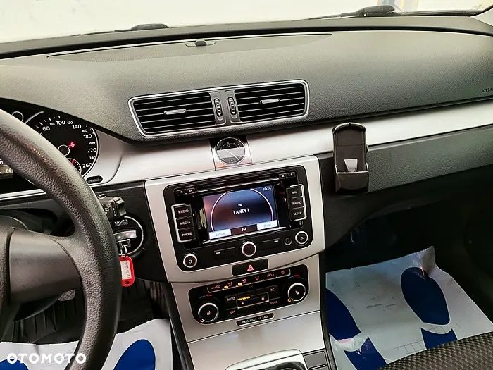Volkswagen Passat - 28