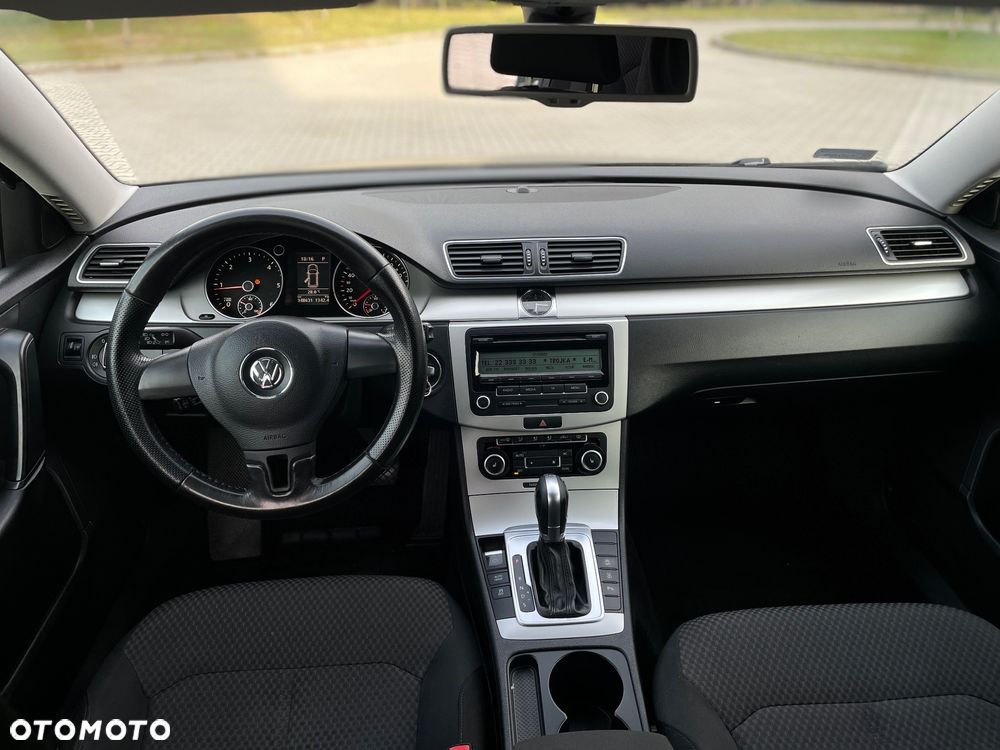 Volkswagen Passat - 11