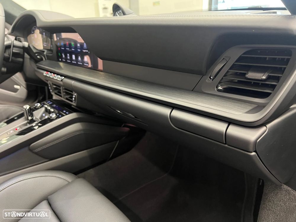 Porsche 911 (992) Carrera GTS - 32