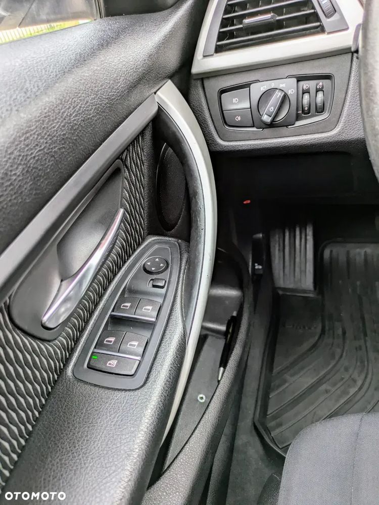 BMW Seria 3 318d - 24