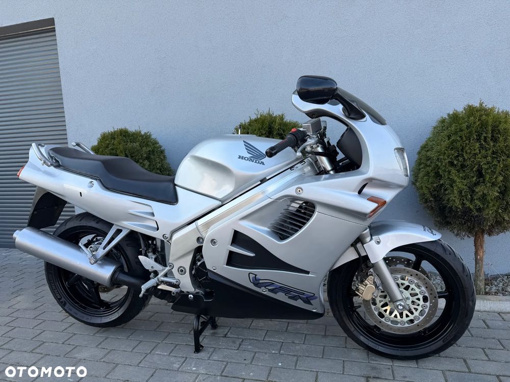 Honda VFR - 2