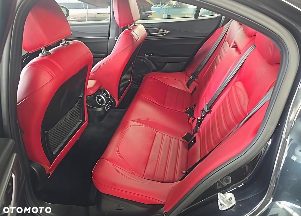 Alfa Romeo Giulia - 10