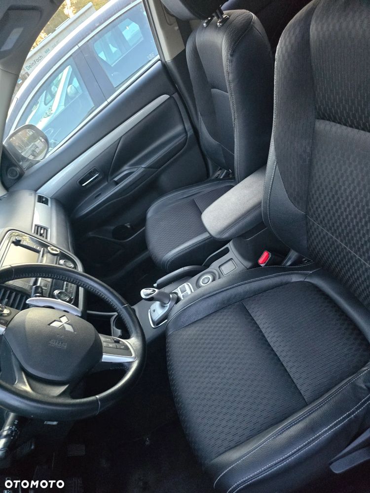 Mitsubishi Outlander 2.0 4WD - 7