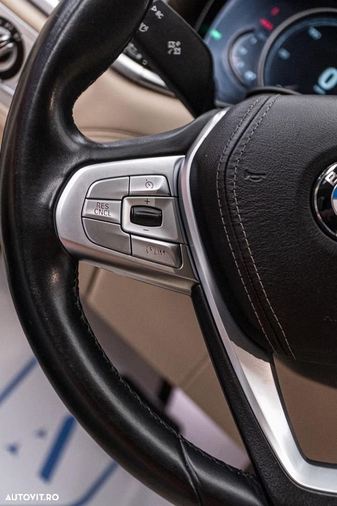 BMW Seria 7 740e iPerformance - 19