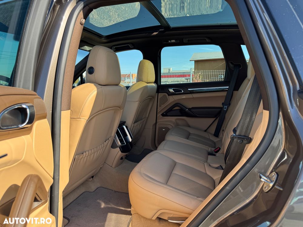 Porsche Cayenne S Hybrid Tiptronic S - 8