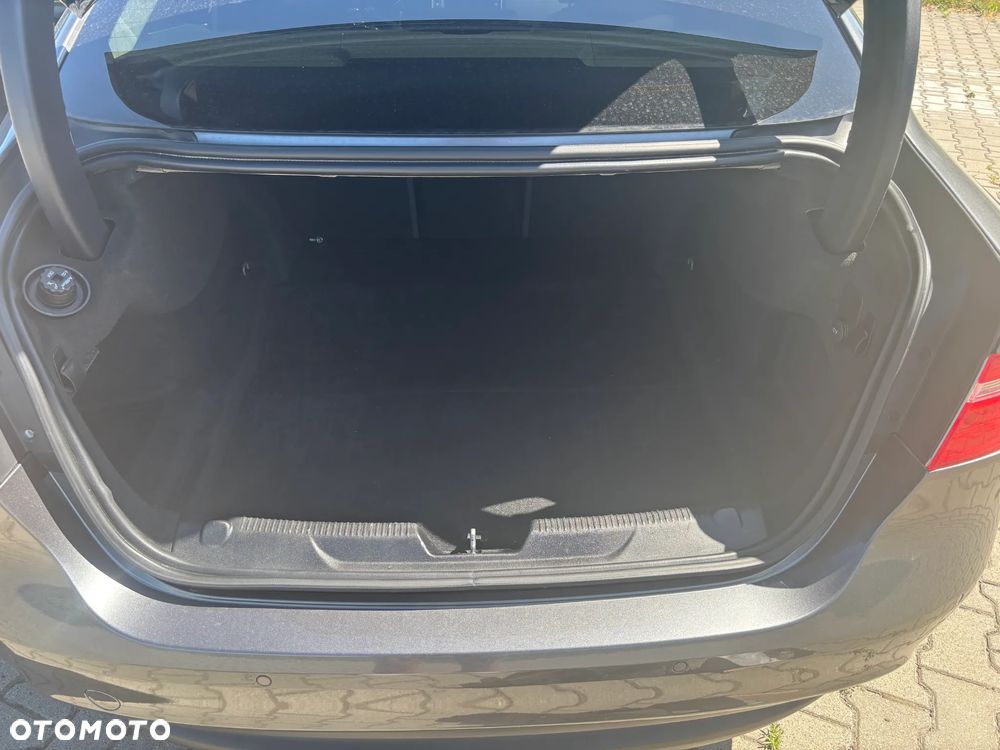 Jaguar XE 2.0 D Prestige - 7