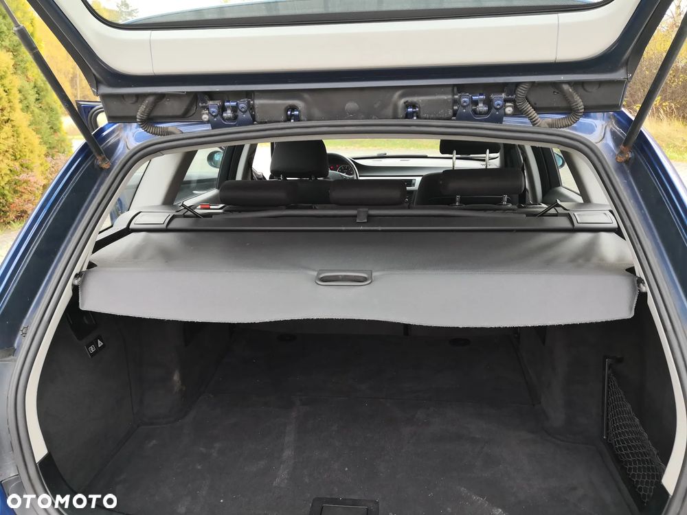BMW Seria 3 320i Touring - 25