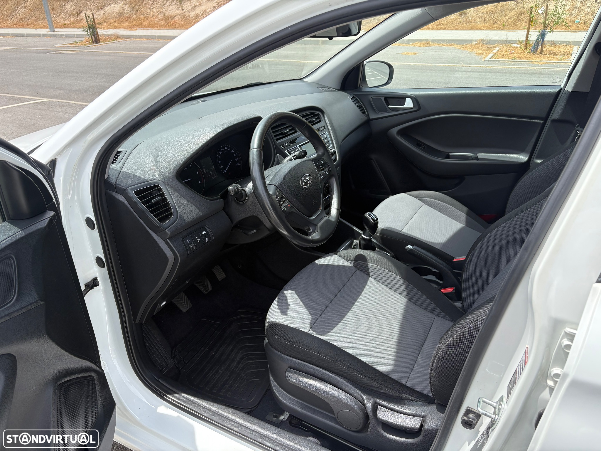 Hyundai i20 1.1 CRDi Blue Access+Bluetooth - 16