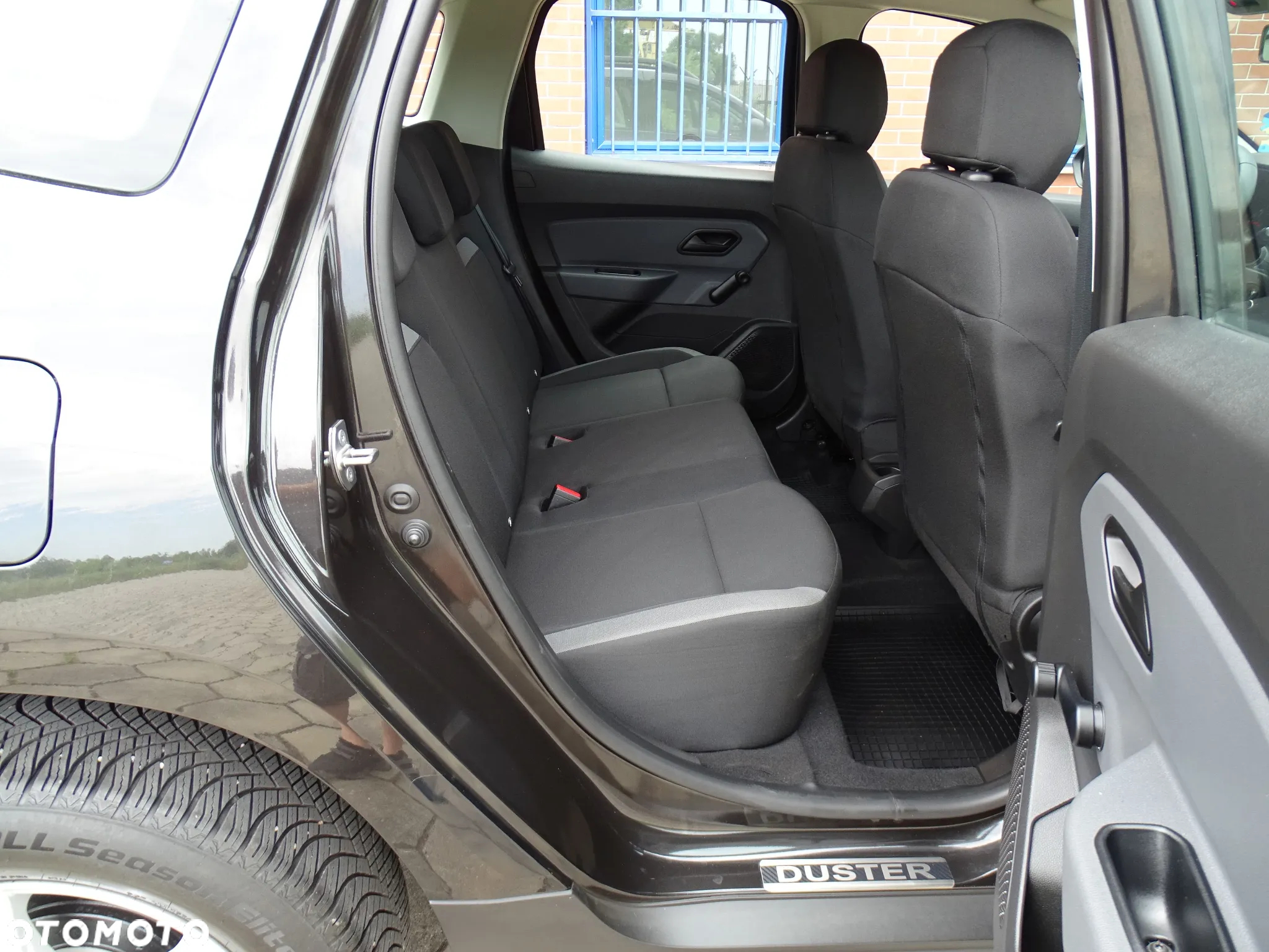 Dacia Duster 1.6 SCe Blackshadow S&S - 23