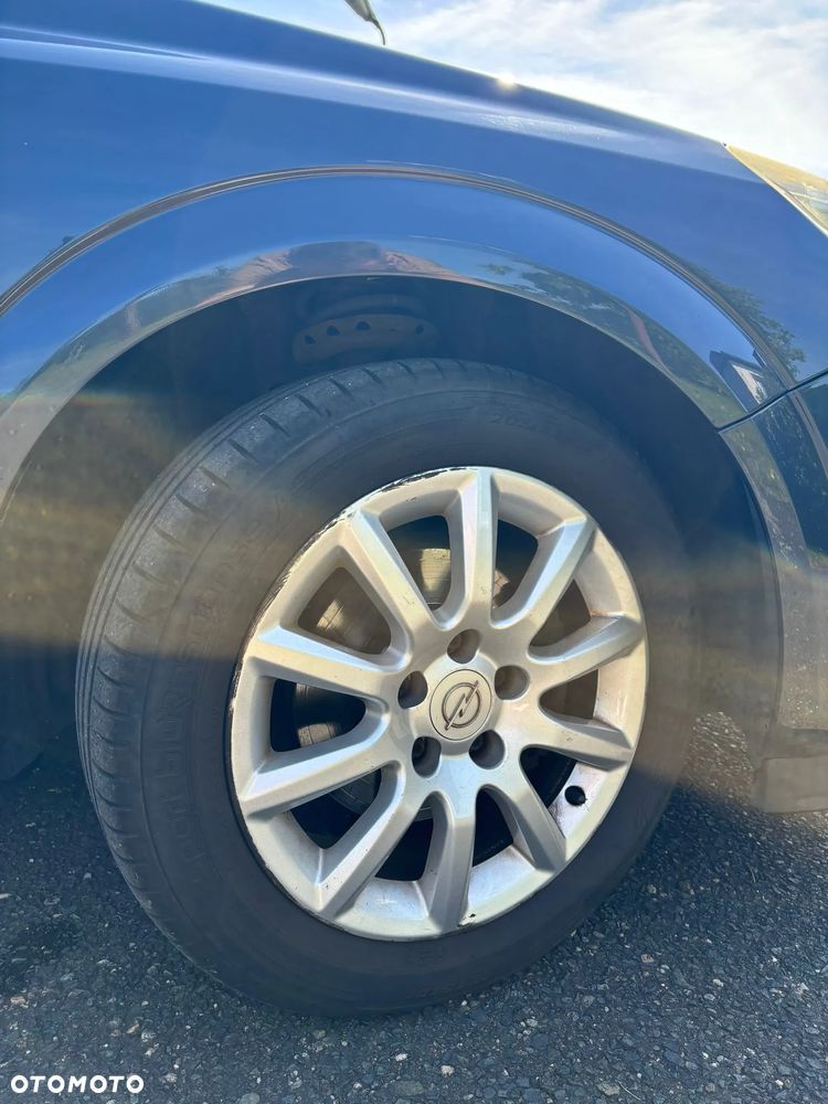 Opel Astra GTC 1.6 - 8