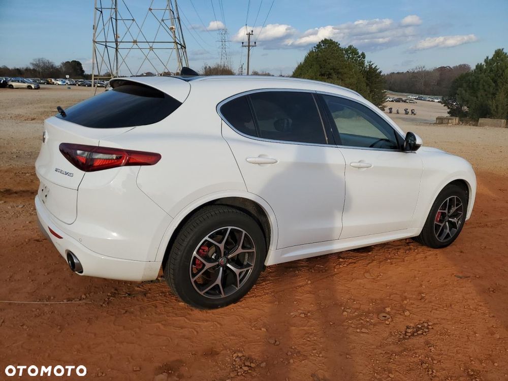 Alfa Romeo Stelvio 2.0 Turbo 16V AT8-Q4 Ti - 4