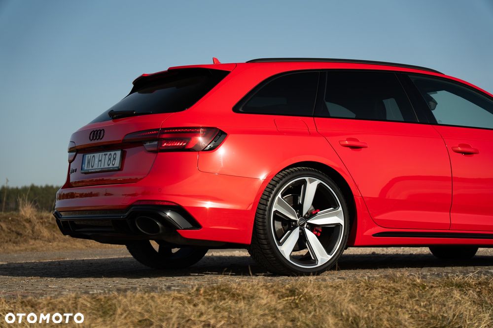 Audi RS4 Avant - 8