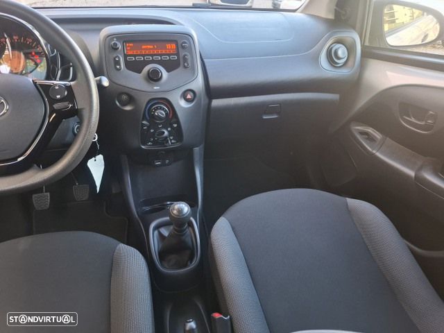 Toyota Aygo 1.0 X-Play - 10