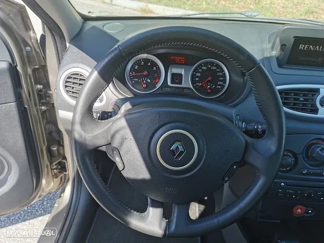 Renault Clio 1.2 16V Confort - 8