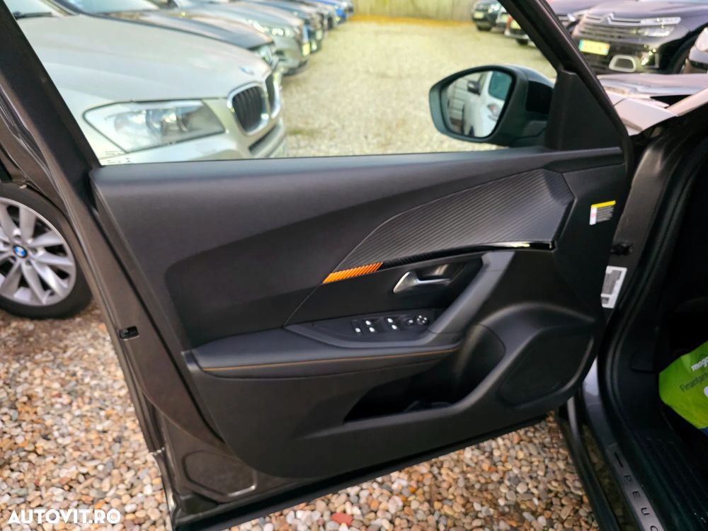 Peugeot 2008 PureTech 130 EAT8 GT Pack - 22