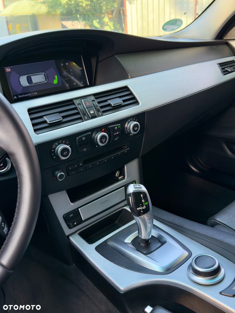 BMW Seria 5 520d Edition Sport - 12