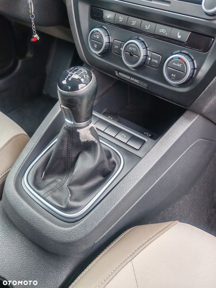 Volkswagen Jetta 1.6 TDI Highline - 14