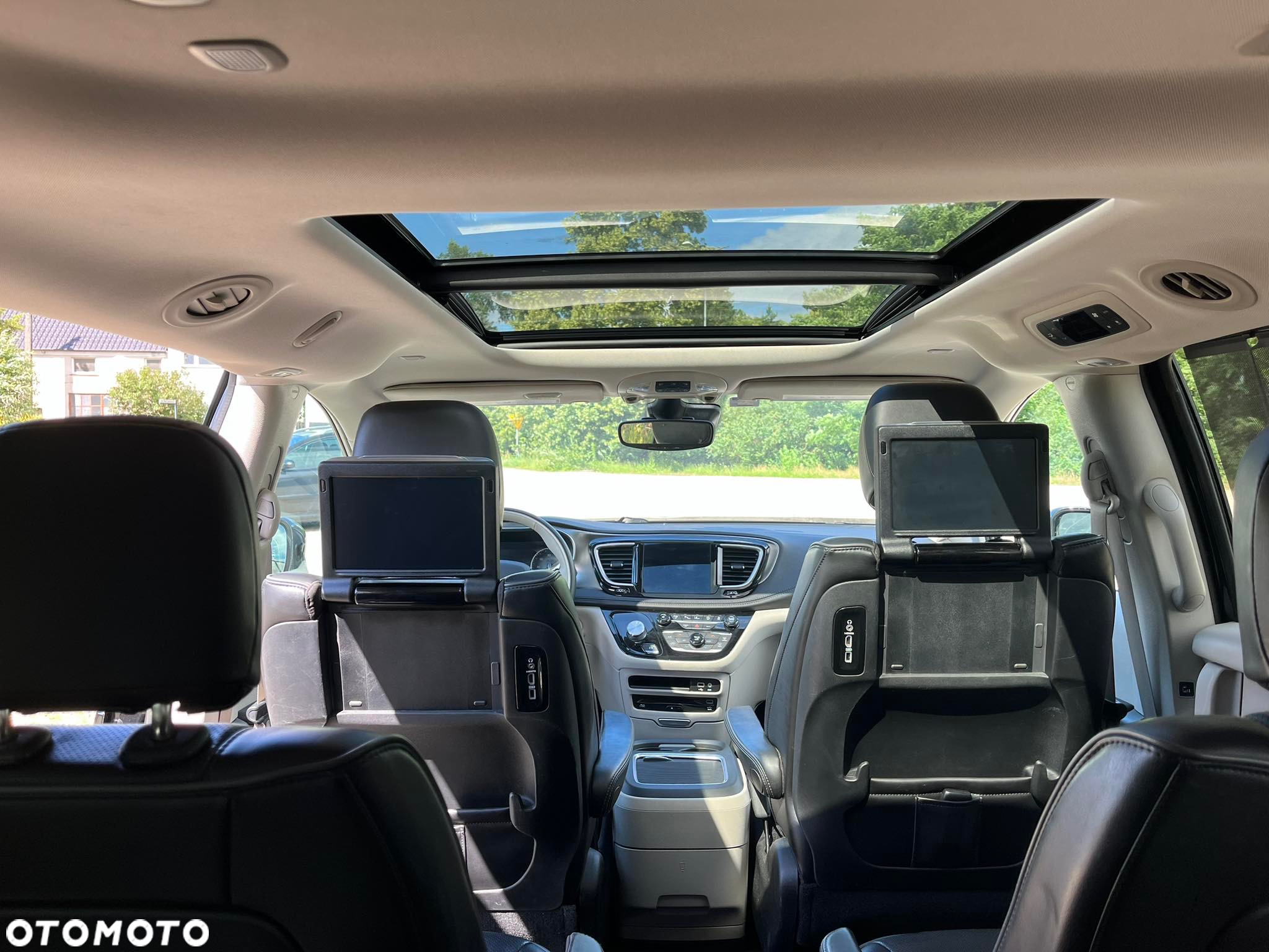 Chrysler Pacifica - 12