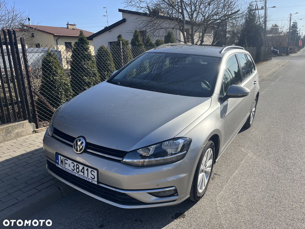Volkswagen Golf - 1