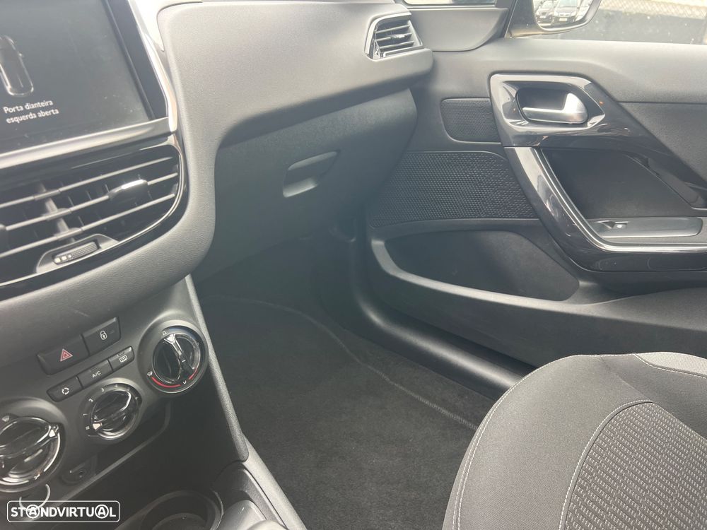 Peugeot 208 1.2 PureTech Style - 18