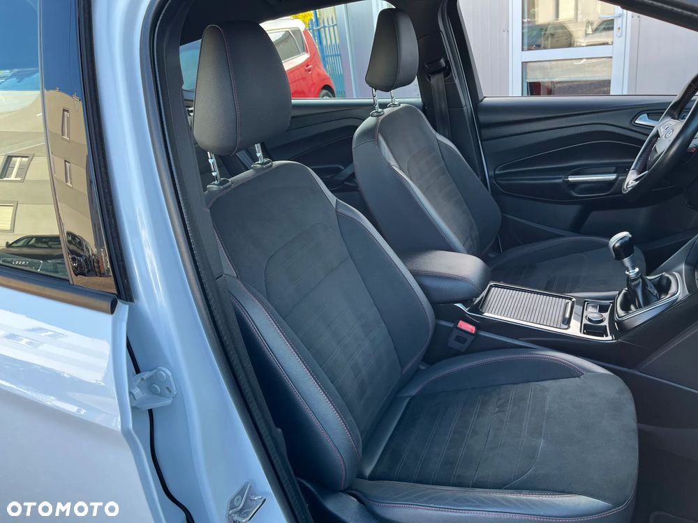 Ford Kuga 2.0 TDCi 4x4 ST-Line - 32