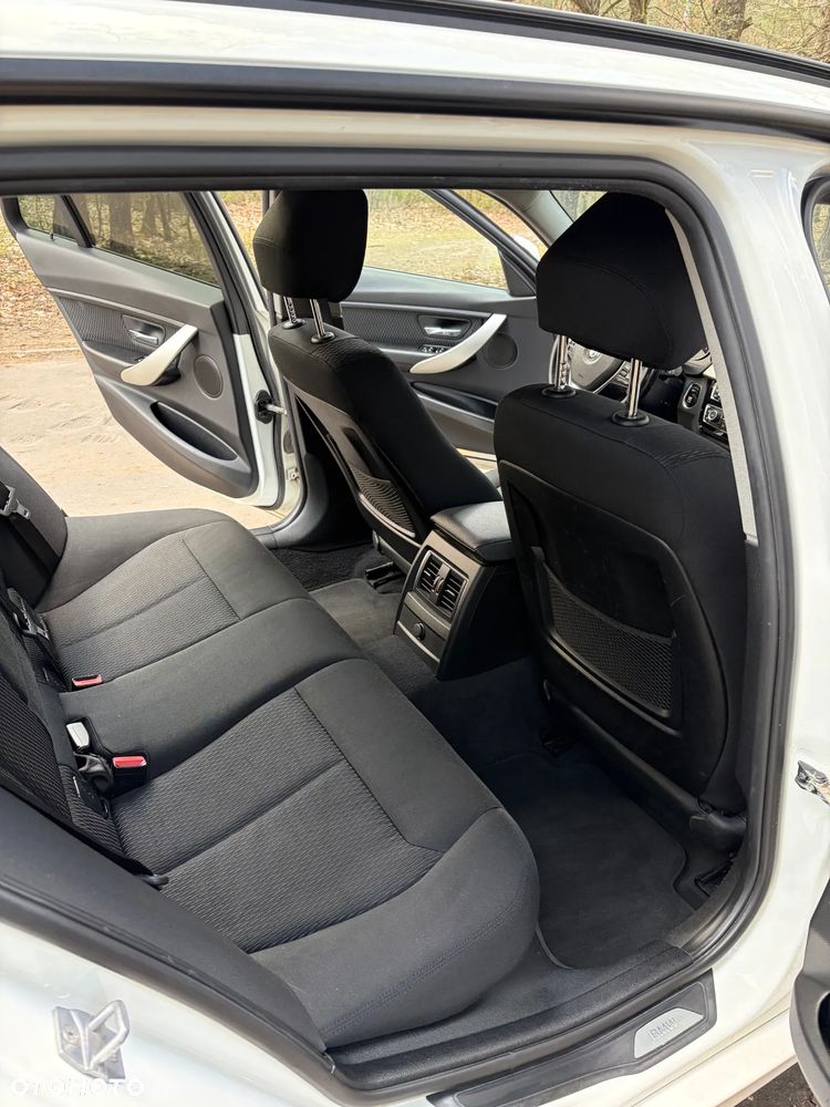 BMW Seria 3 318d Sport Line Shadow - 22
