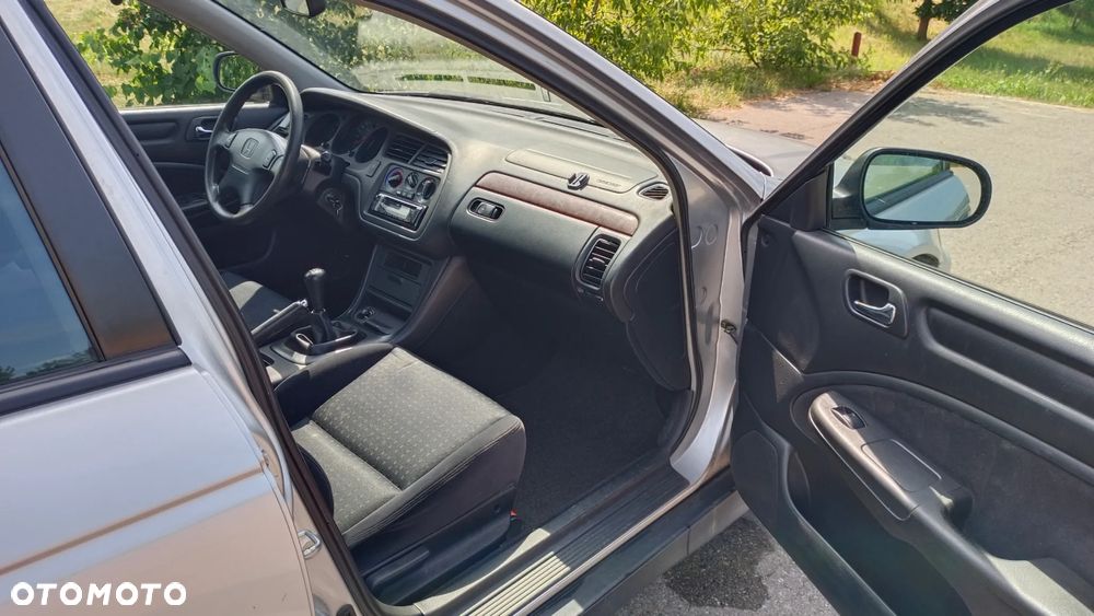Honda Accord 1.8i S - 9