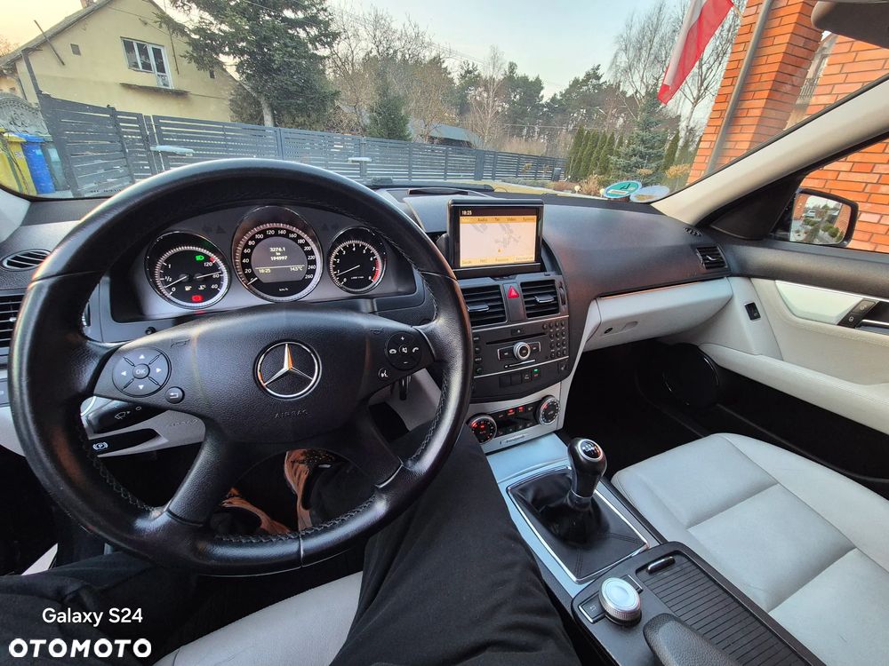 Mercedes-Benz Klasa C 180 BlueEFFICIENCY Elegance - 15