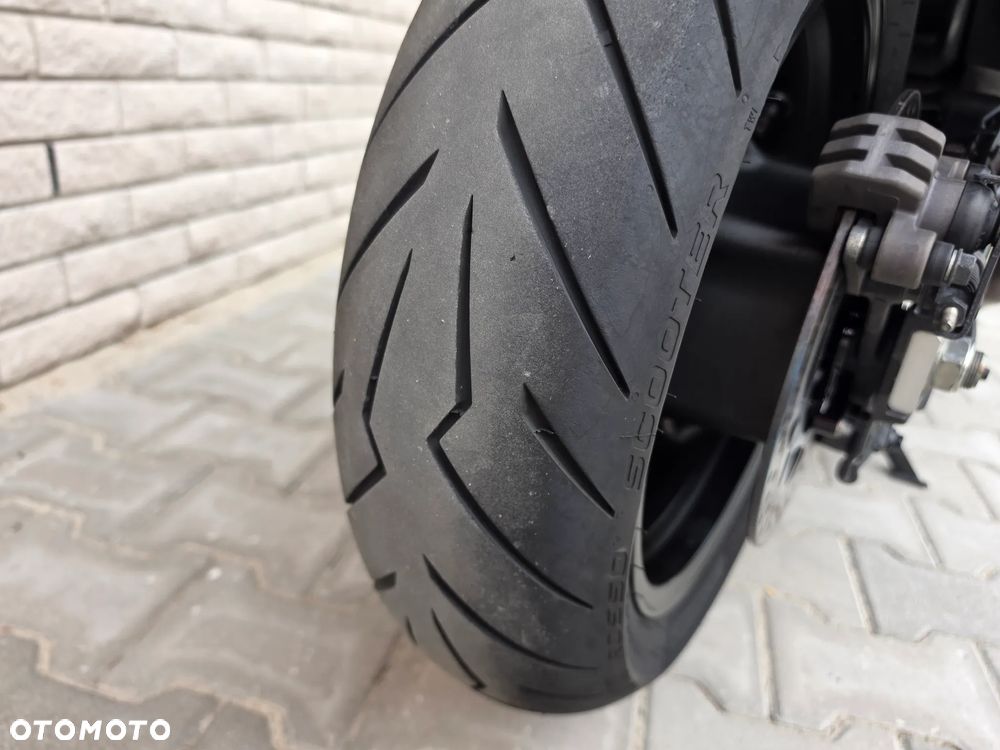 Yamaha Tmax - 18