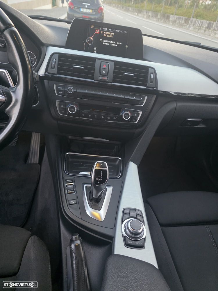 BMW 320 d Aut. Sport Line - 4