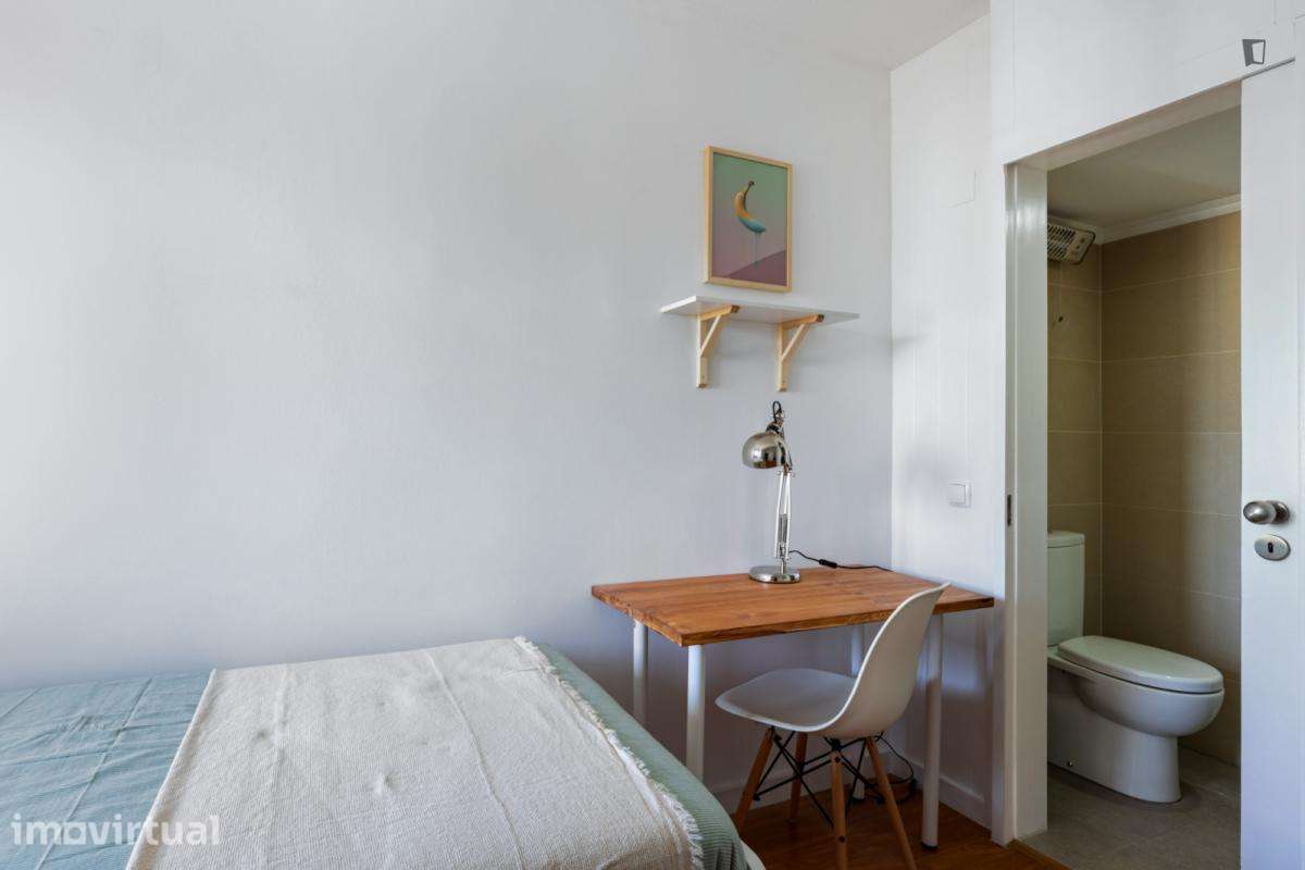 Quarto - localizado em Olaias Lisbon - Grande imagem: 4/14