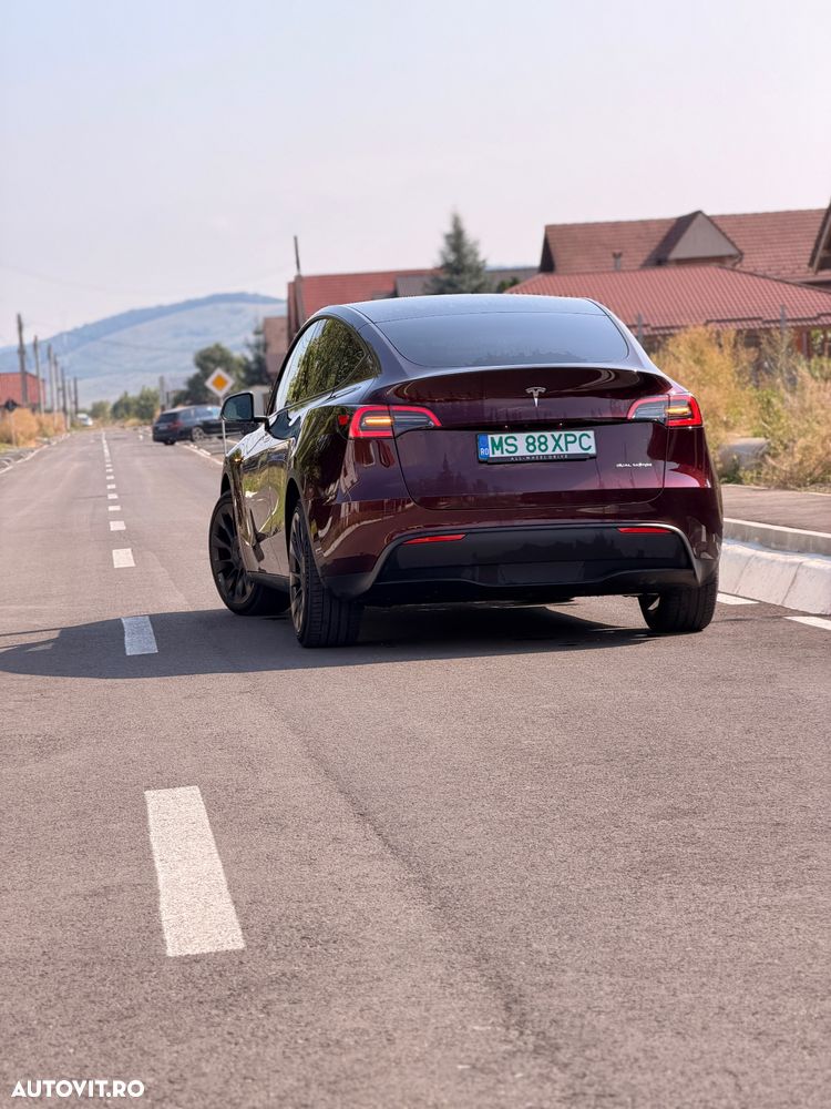 Tesla Model Y - 2