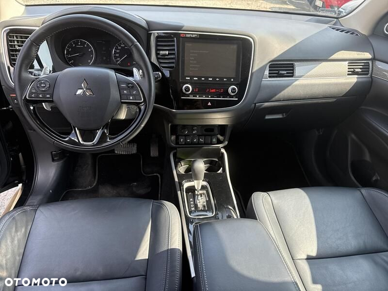 Mitsubishi Outlander 2.0 Instyle + 4WD CVT - 22