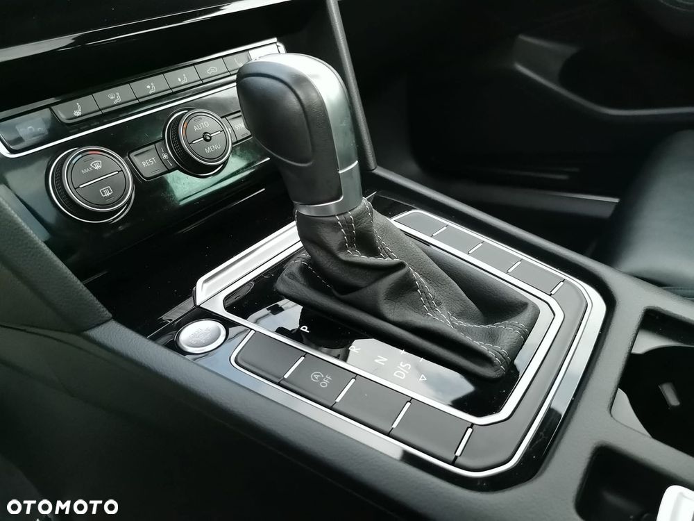 Volkswagen Passat 2.0 TDI SCR DSG - 23