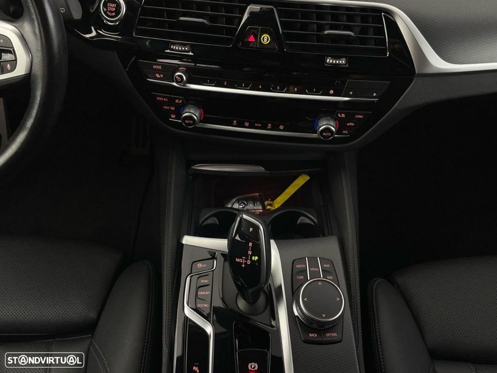 BMW 520 d Pack Desportivo M Auto - 16