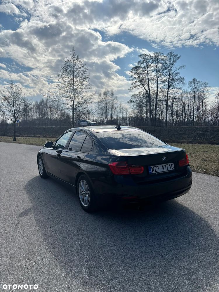 BMW Seria 3 318d - 5