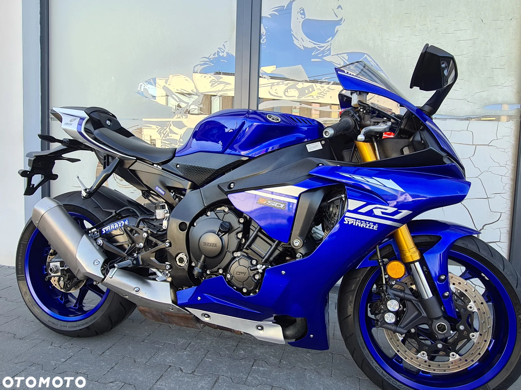 Yamaha R1 - 12