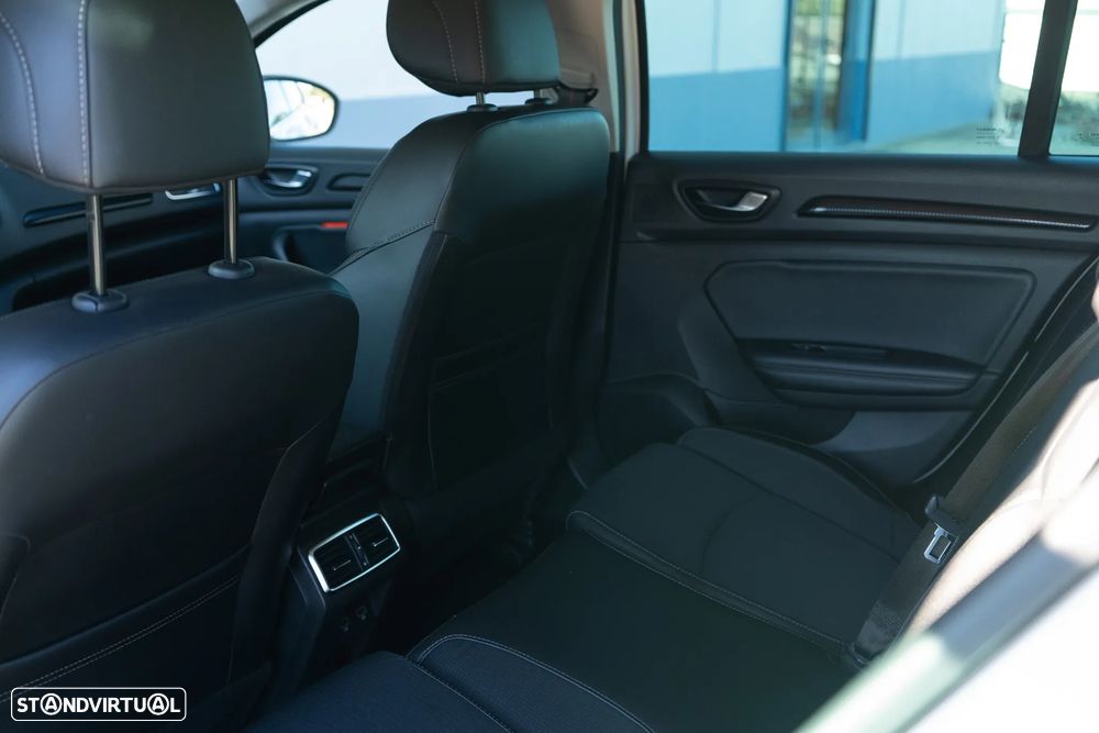 Renault Mégane Sport Tourer 1.6 E-Tech Plug-In Hybrid R.S. Line - 23