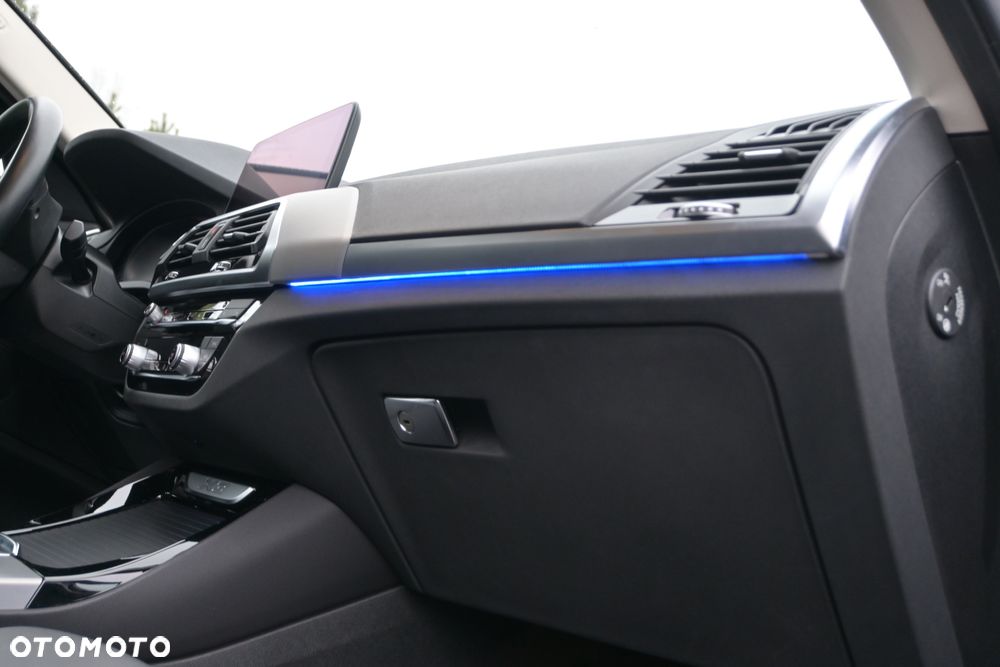 BMW X3 sDrive18d Business Edition sport - 26