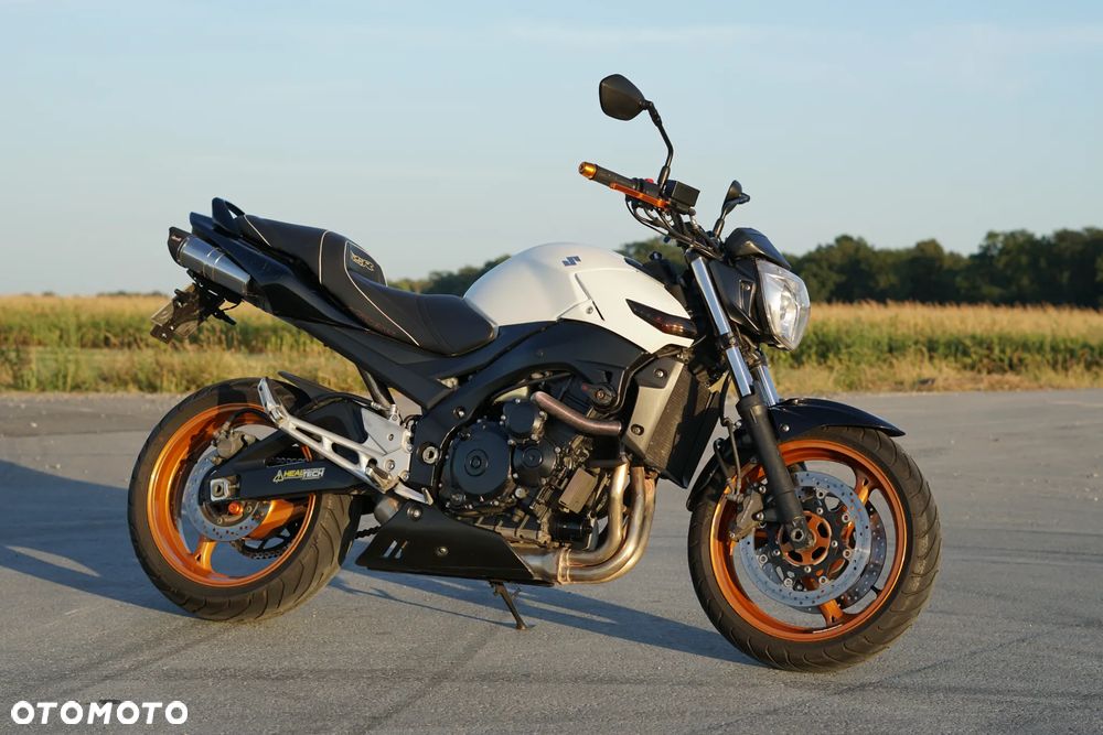 Suzuki GSR - 1